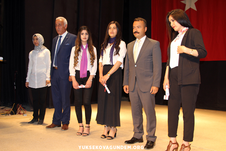 Yüksekova'da yıl sonu sergisi 11