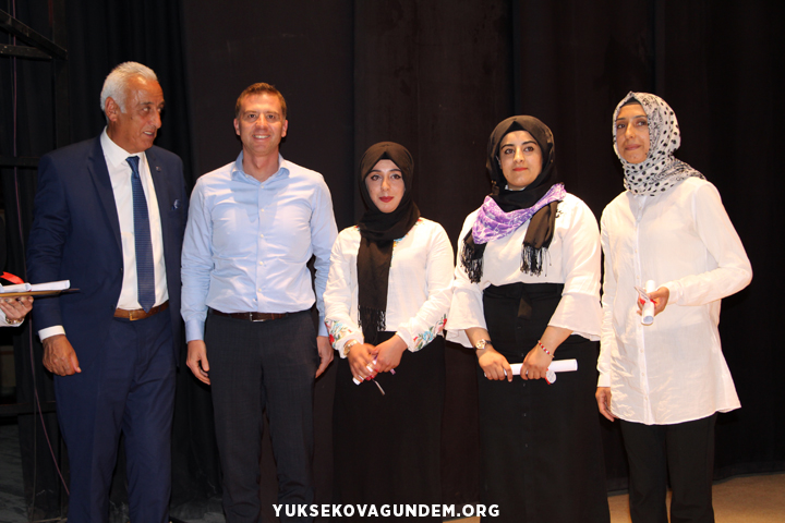 Yüksekova'da yıl sonu sergisi 13