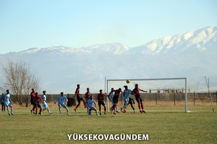 Yüksekova Belediyespor kendi evinde kazandı 11