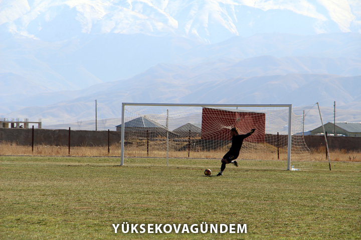 Yüksekova Belediyespor kendi evinde kazandı 3