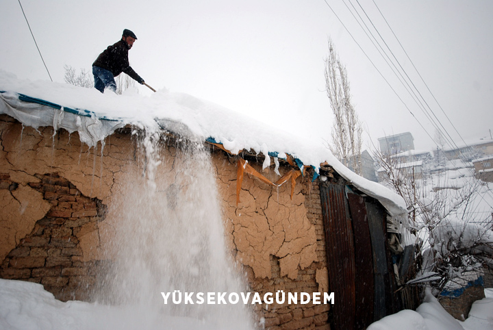 Yüksekova'da kar yağışı etkisini sürdürüyor 15