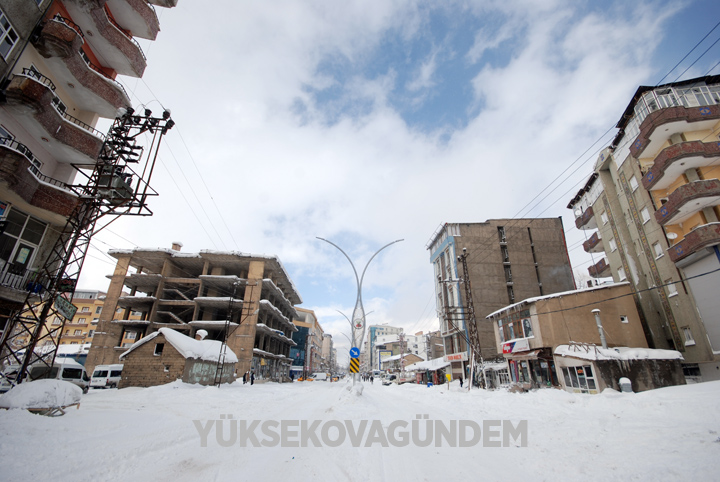 Yüksekova'da kar yağışı hayatı felç etti 5