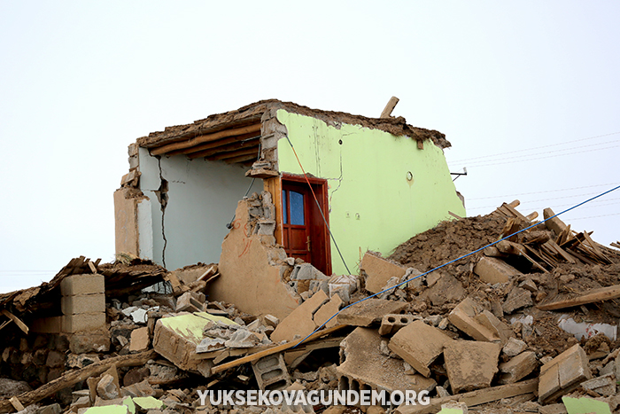 Fotoğraflarla Başkale depremi! 29