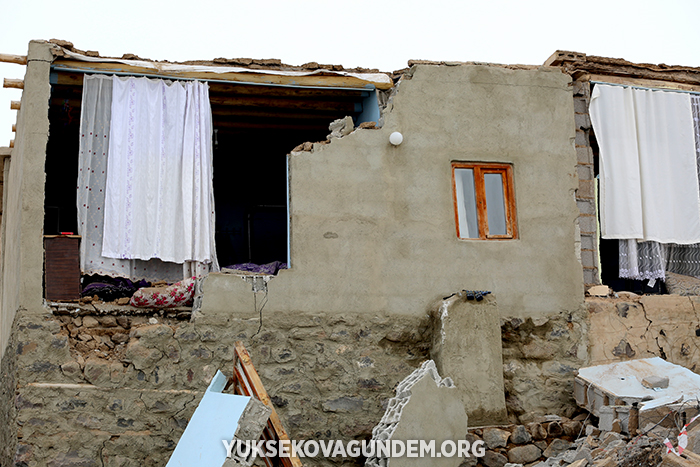 Fotoğraflarla Başkale depremi! 37