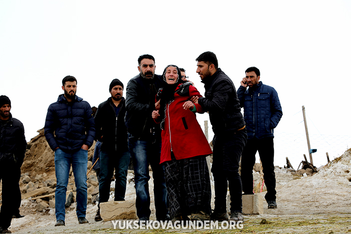 Fotoğraflarla Başkale depremi! 43