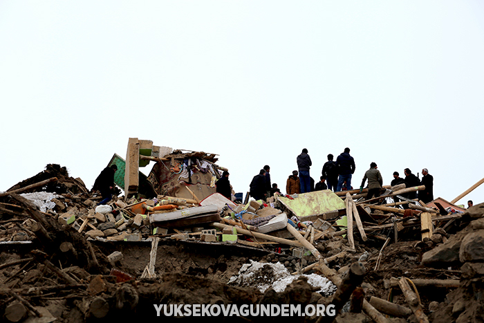 Fotoğraflarla Başkale depremi! 48