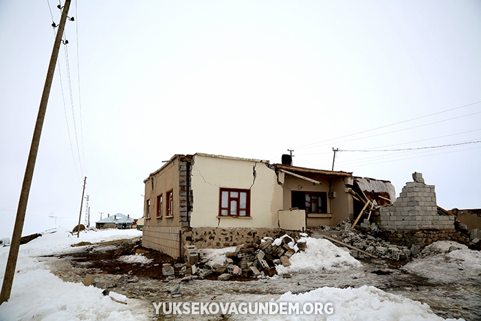Fotoğraflarla Başkale depremi! 9