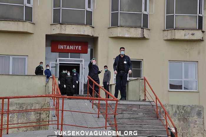 Yüksekova'da 3 Covid-19 hastası taburcu edildi 11
