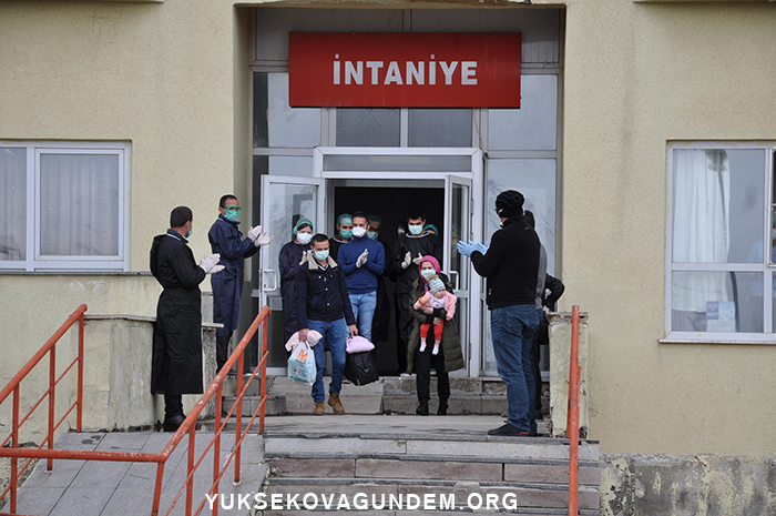 Yüksekova'da 3 Covid-19 hastası taburcu edildi 12