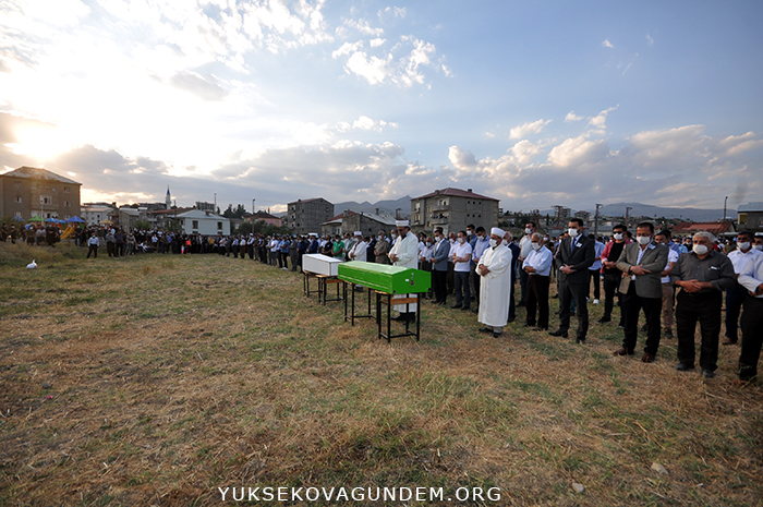 Yüksekova'da hayatını kaybedenler toprağa verildi 17