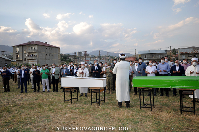 Yüksekova'da hayatını kaybedenler toprağa verildi 19
