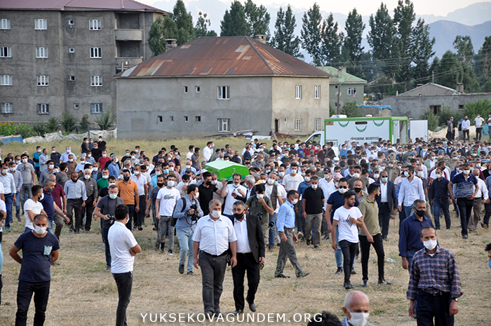Yüksekova'da hayatını kaybedenler toprağa verildi 21