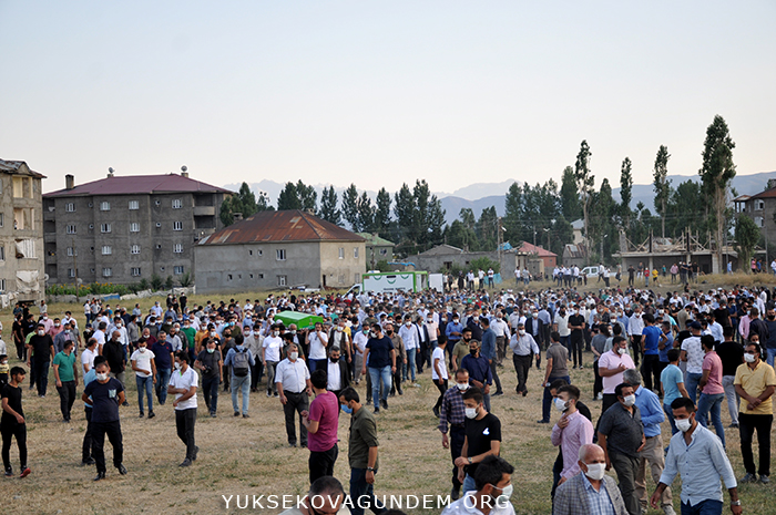 Yüksekova'da hayatını kaybedenler toprağa verildi 22