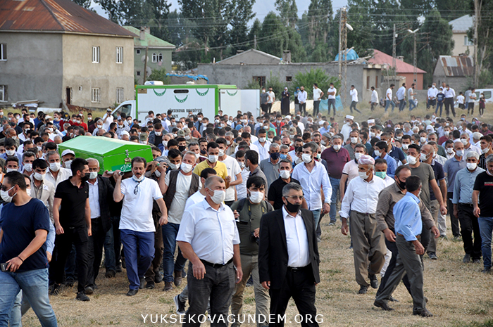 Yüksekova'da hayatını kaybedenler toprağa verildi 23