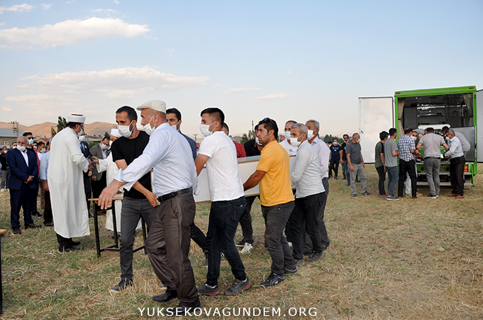 Yüksekova'da hayatını kaybedenler toprağa verildi 4