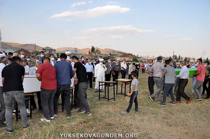 Yüksekova'da hayatını kaybedenler toprağa verildi 5
