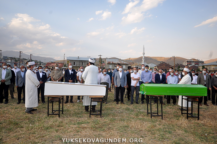Yüksekova'da hayatını kaybedenler toprağa verildi 8