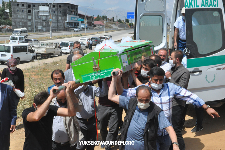 Yüksekova: Genç öğretmen duvağıyla son yolculuğuna uğurlandı 1