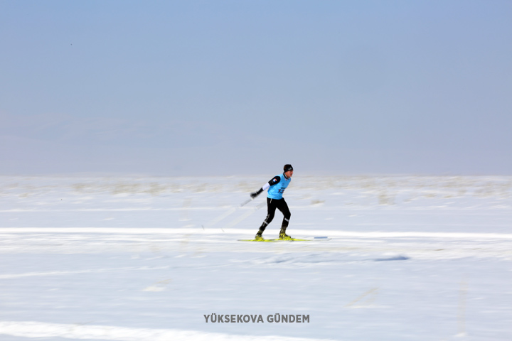 Yüksekova'da kayaklı koşu yarışması yapıldı 17