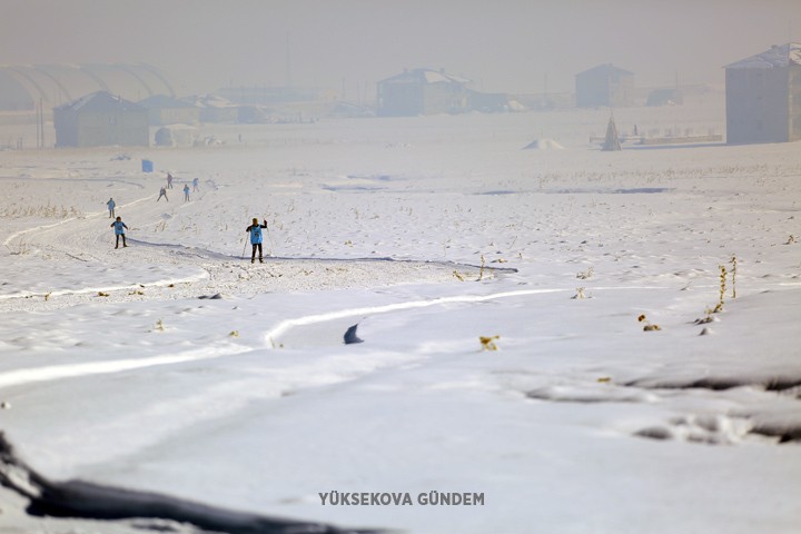 Yüksekova'da kayaklı koşu yarışması yapıldı 25
