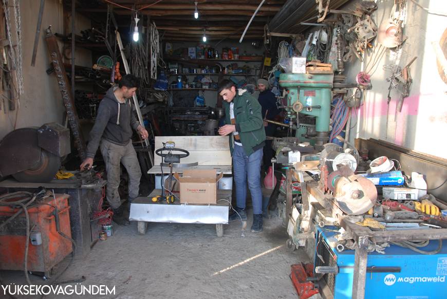 Yüksekovalı kardeşler hurda parçalarıyla elektrikli araba yaptılar 6