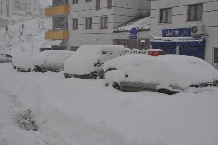 Yüksekova kara gömüldü 1