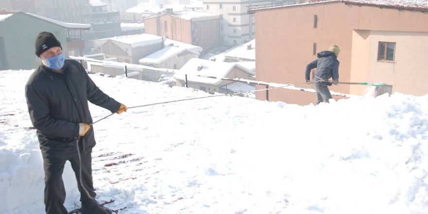 Yüksekova'da 'ekmek parası' ipin ucunda