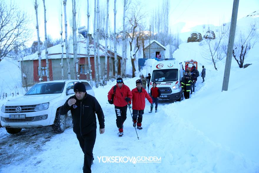 Yüksekova'da dağda mahsur kalan vatandaş 4 saat sonra kurtarıldı 20