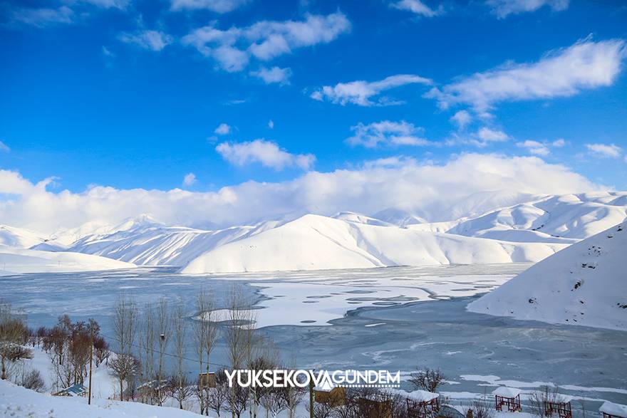 Yüksekova Dilimli Barajı tamamen dondu 2