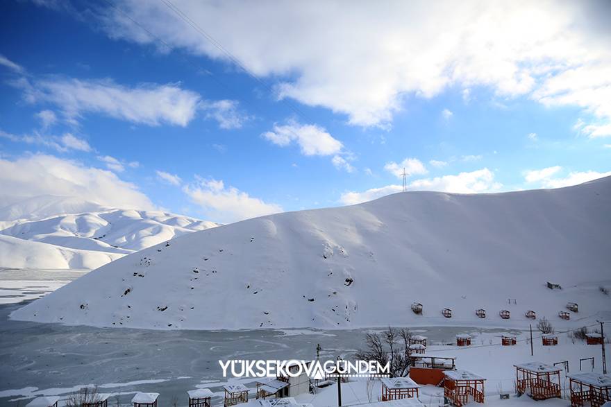 Yüksekova Dilimli Barajı tamamen dondu 3