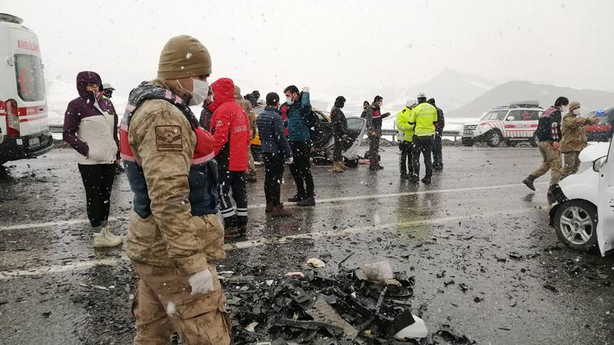 Van-Başkale karayolunda kaza: 3 ölü, 7 yaralı 2