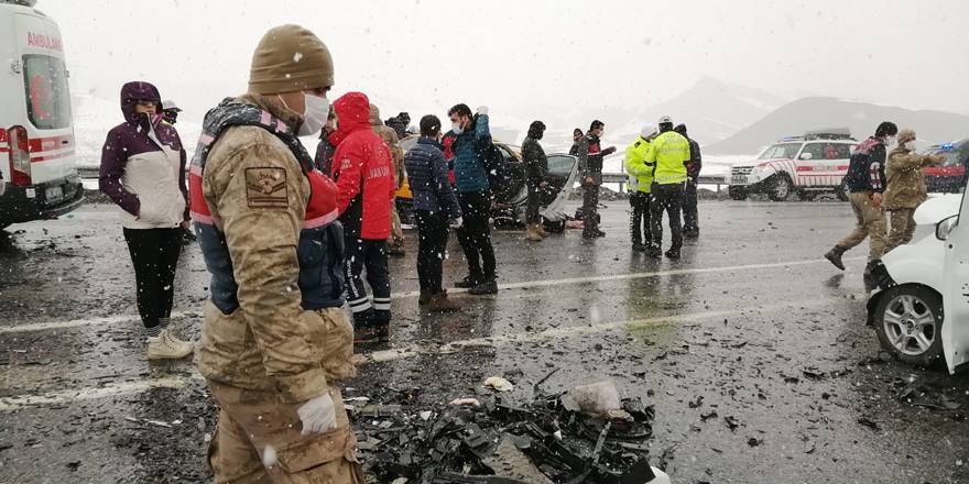Van-Başkale karayolunda kaza: 3 ölü, 7 yaralı