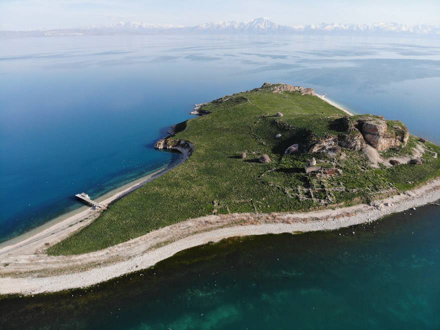 Van Gölü'nün el değmemiş güzelliği 'Çarpanak Adası' 12