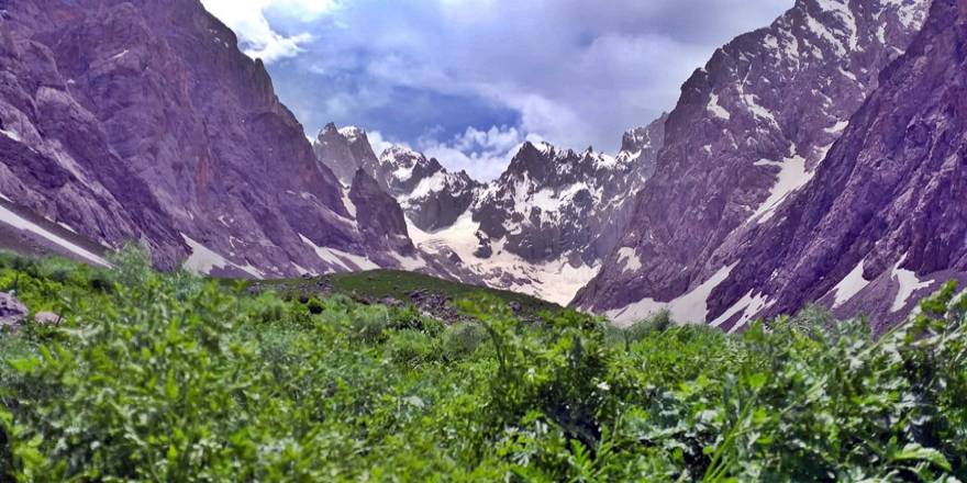 Dört mevsimin yaşandığı Cennet ve Cehennem vadileri kendine hayran bırak