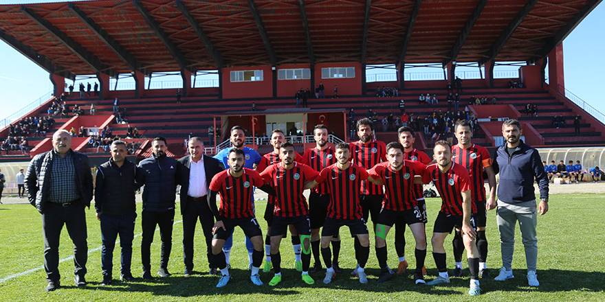 Yüksekova Belediyespor sahasında 4-2 mağlup oldu
