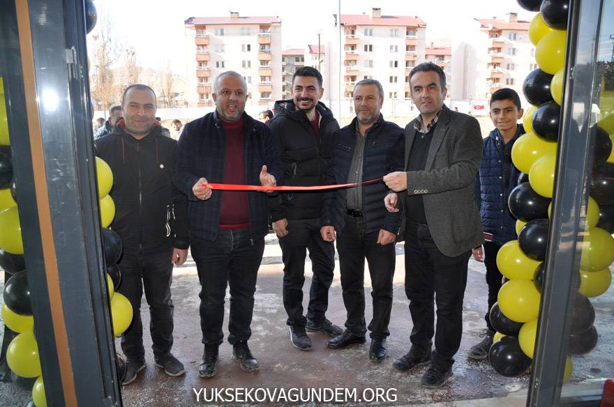 Uğur AVM Yüksekova’da üçüncü şubesini açtı 2