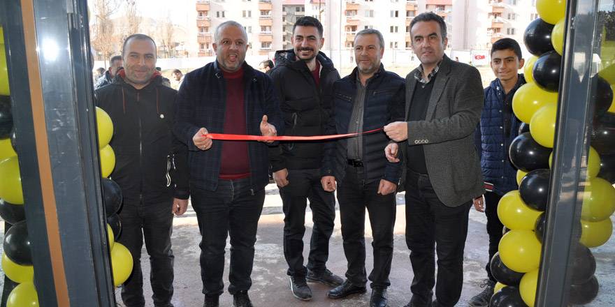 Uğur AVM Yüksekova’da üçüncü şubesini açtı