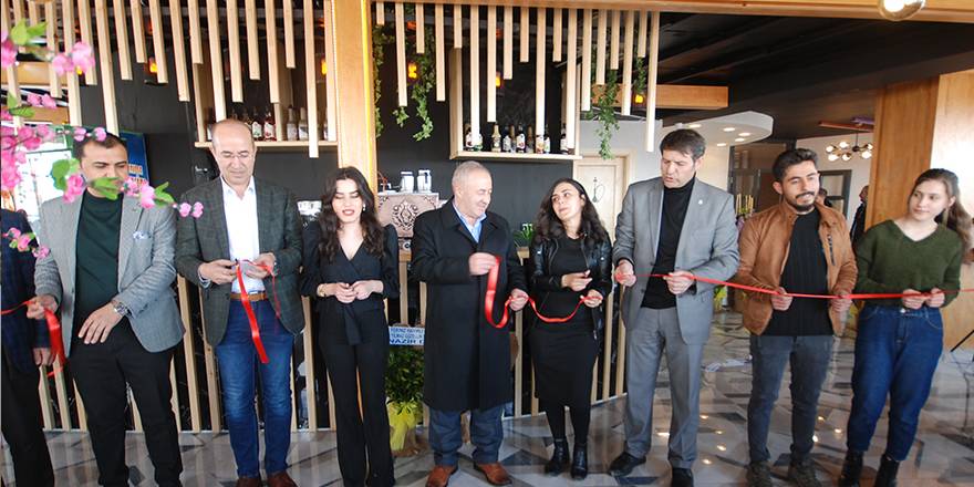 Yüksekova’da 'Opia Cafe' isimli işyeri hizmete açıldı