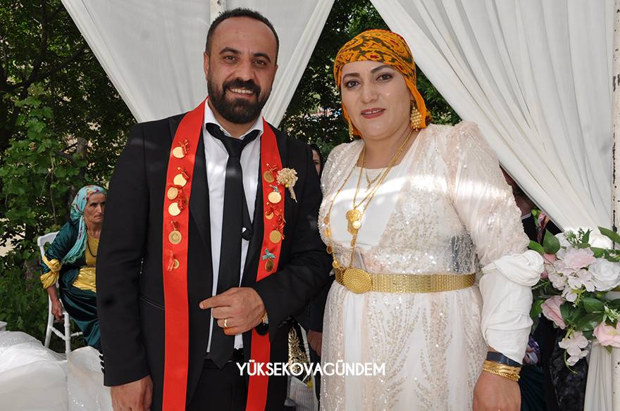 Çiftçi ailesinin mutlu günü 64