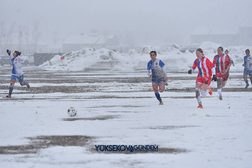 Yüksekova Belediyespor kar ve çamura rağmen kazandı 20