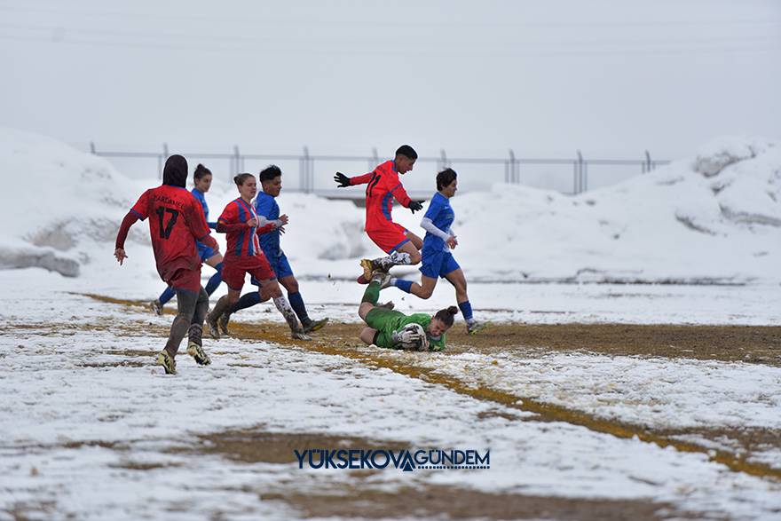 Yüksekova Belediyespor kar ve çamura rağmen kazandı 53