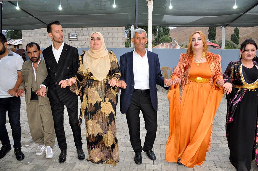 Akbaş ailesinin mutlu günü 159