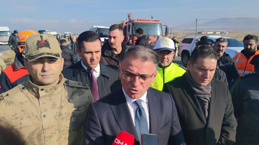 Van’da zincirleme kazalarda can pazarı: 1 ölü, 51 yaralı 7