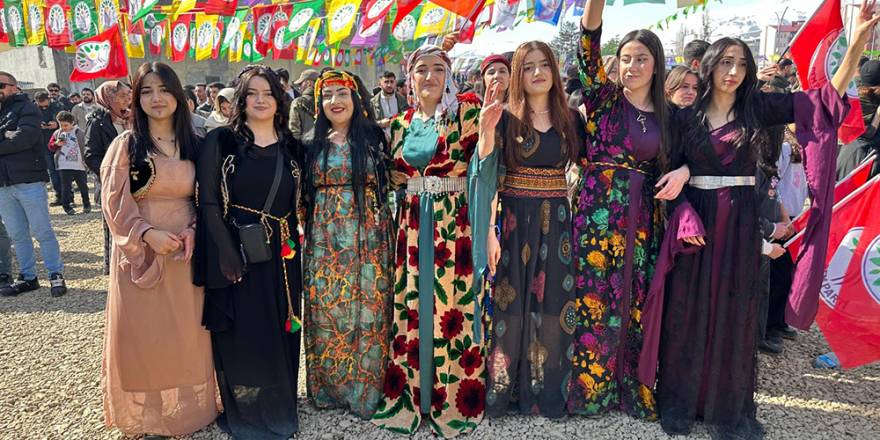 Yüksekova'da Newroz Kutlandı