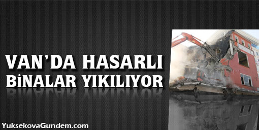 Van'da hasarlı binalar yıkılıyor