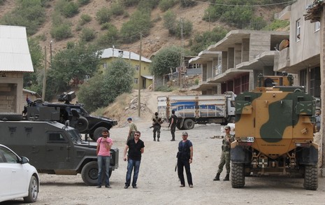 Derecik yolu hala kapalı