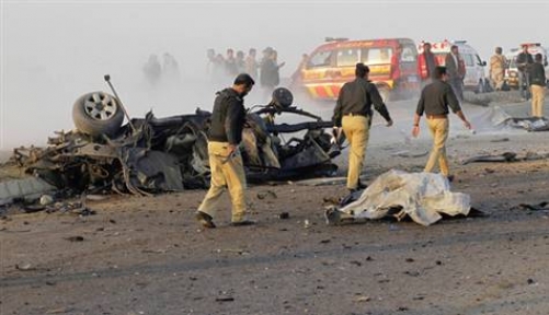 Pakistan'da polise bombalı saldırı