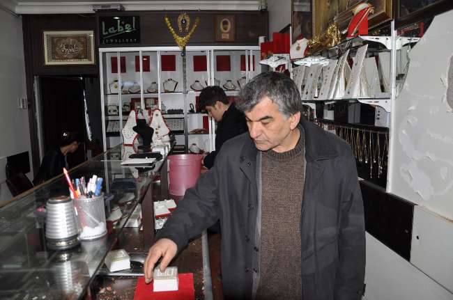 Tunceli'de kuyumcu soygunu