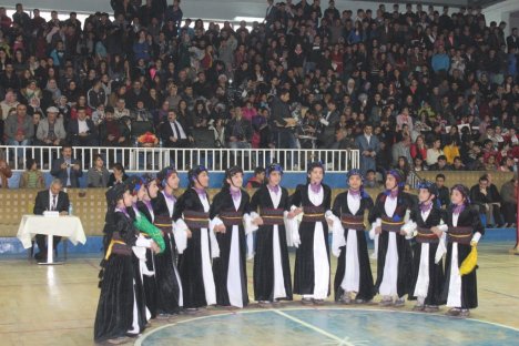Van'da halk oyunları yarışması