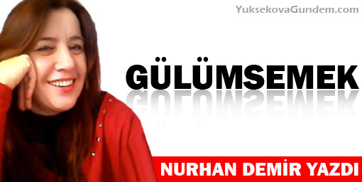 Gülümsemek